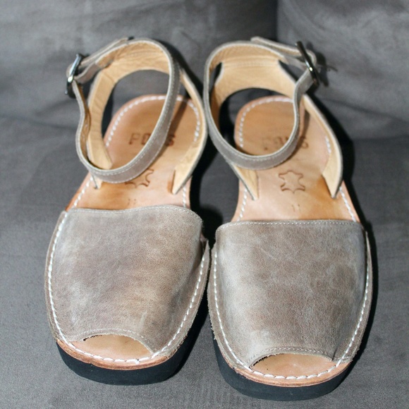 PONS Women's Sandals Size 11 - Picture 1 of 5